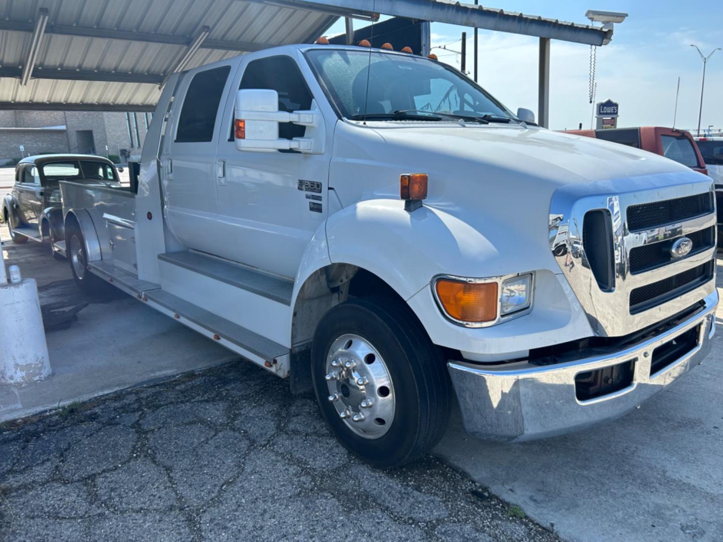 2011 White Ford F-650 Crew Cab 2WD DRW (3FRNW6FG2BV) with an 6.7L L6 DIESEL engine, located at 1687 Business 35 S, New Braunfels, TX, 78130, (830) 625-7159, 29.655487, -98.051491 - Photo#1